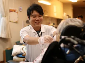 【静岡市清水区】デイサービス／医療業界からのキャリアチェンジ！高齢系施設で働きませんか。 1