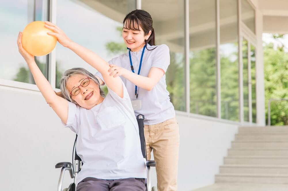 車椅子の方でもできる高齢者施設のレクリエーションとは？注意点についても紹介