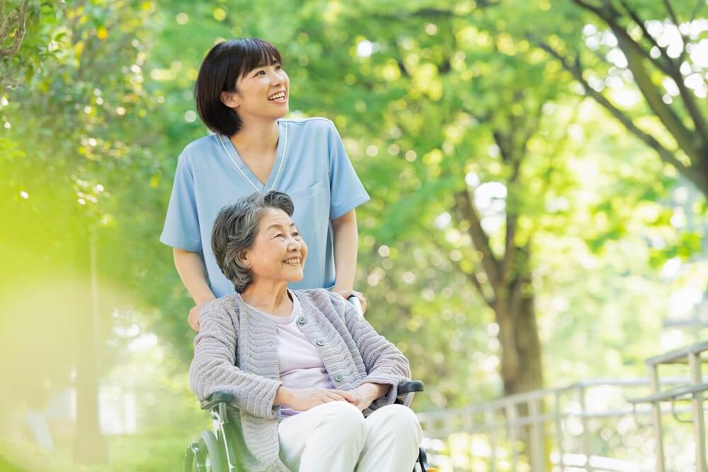高齢者施設でおすすめの集団レクリエーションを紹介！レクリエーションで楽しく健康を維持しよう